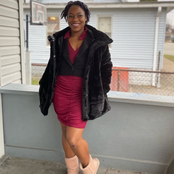 Meet your Posher, Andrea - Picture 2 of 2